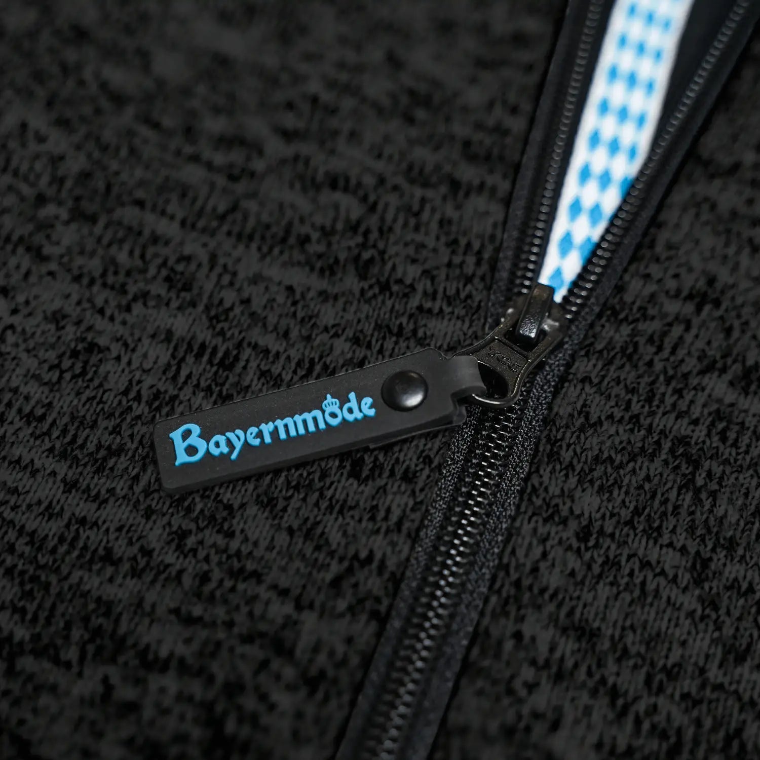 Bayernmode Reissverschluss#Farbe_Schwarz