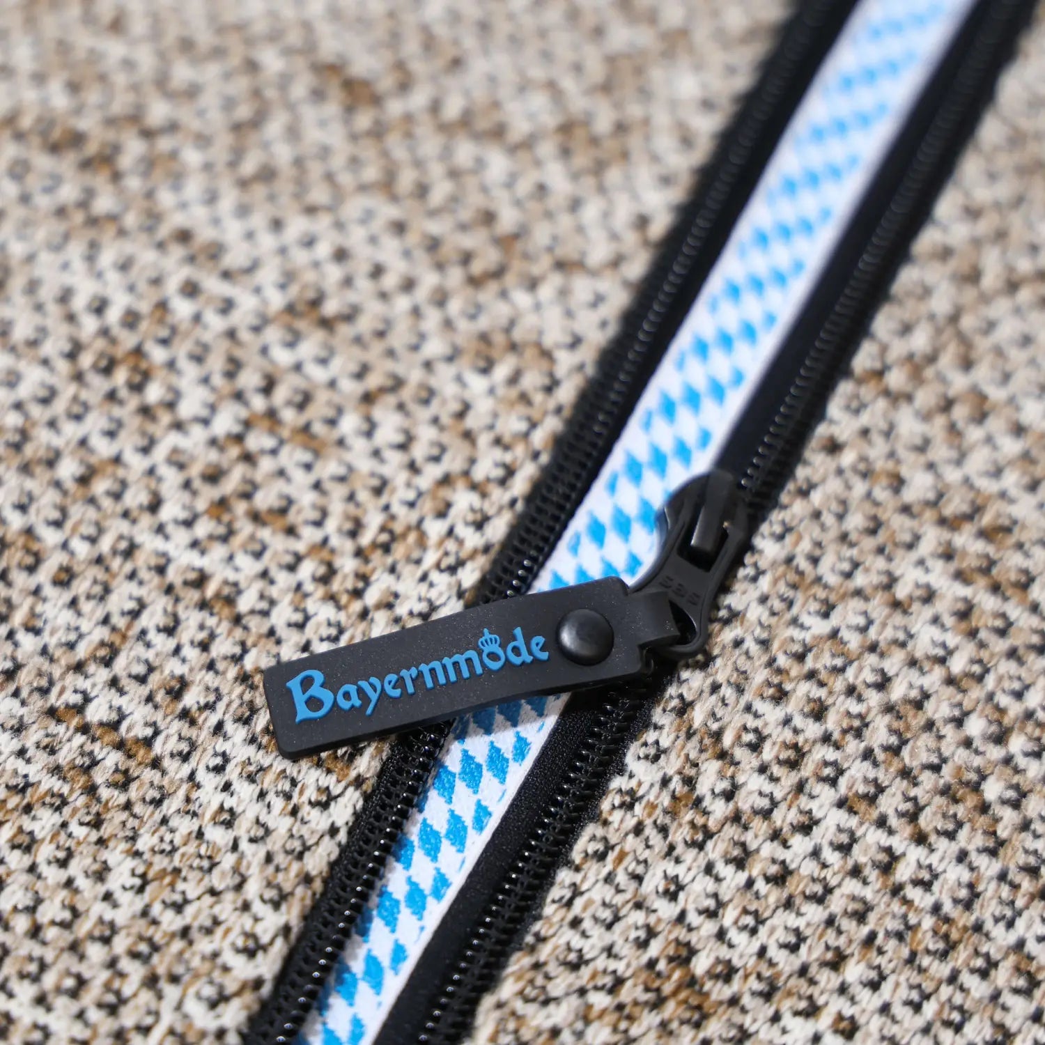 Bayernmode Reißverschluss #Farbe_Hellbraun-Strick