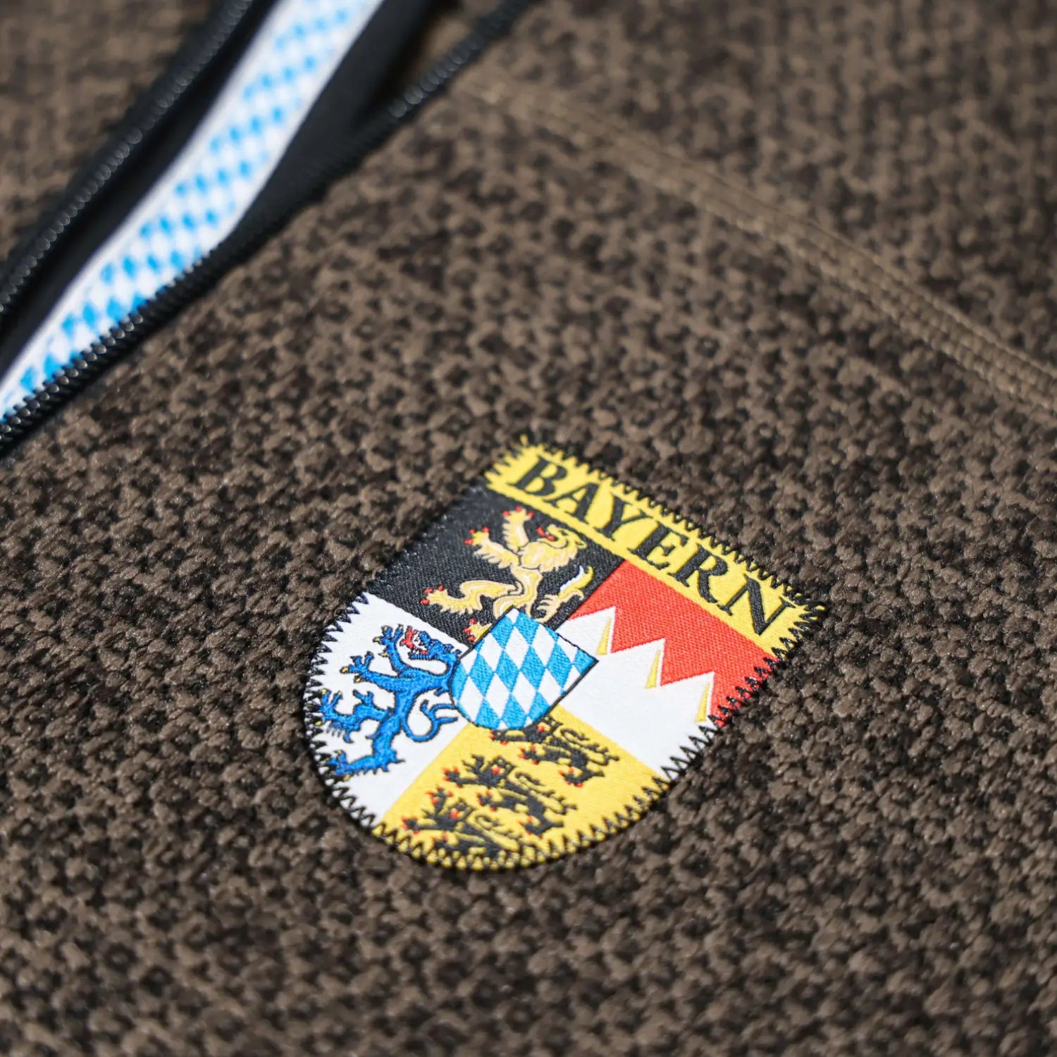 Bayernmode Stickerei #Farbe_Dunkelbraun-Strick