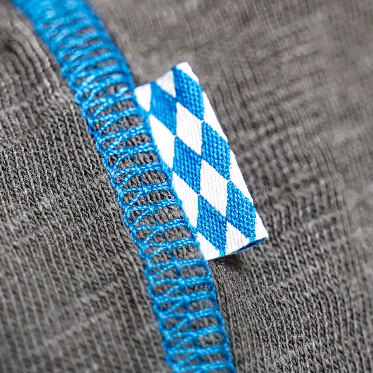 Detail Label Herren Bayern Shirt