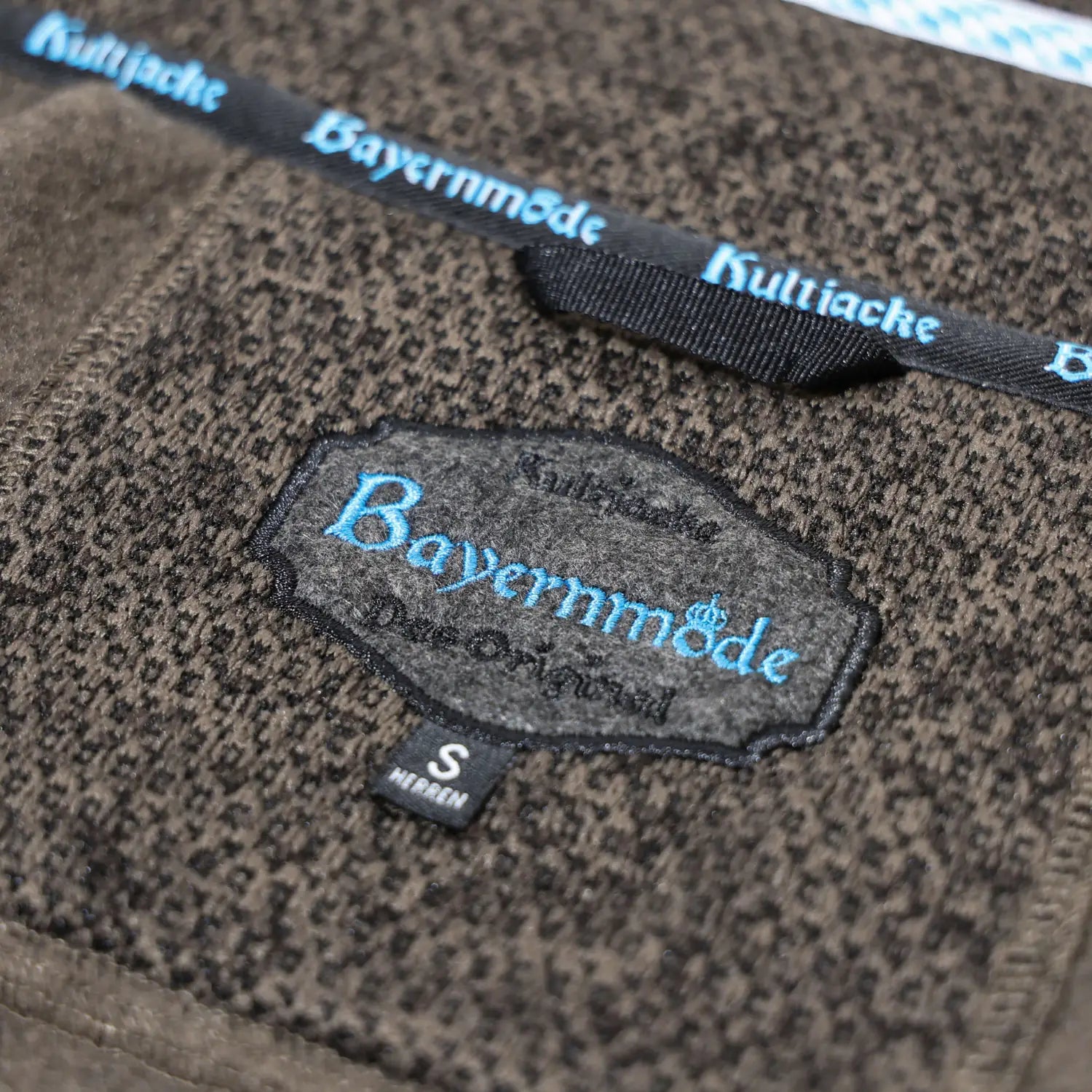 Bayernmode Kultjacke Label #Farbe_Dunkelbraun-Strick