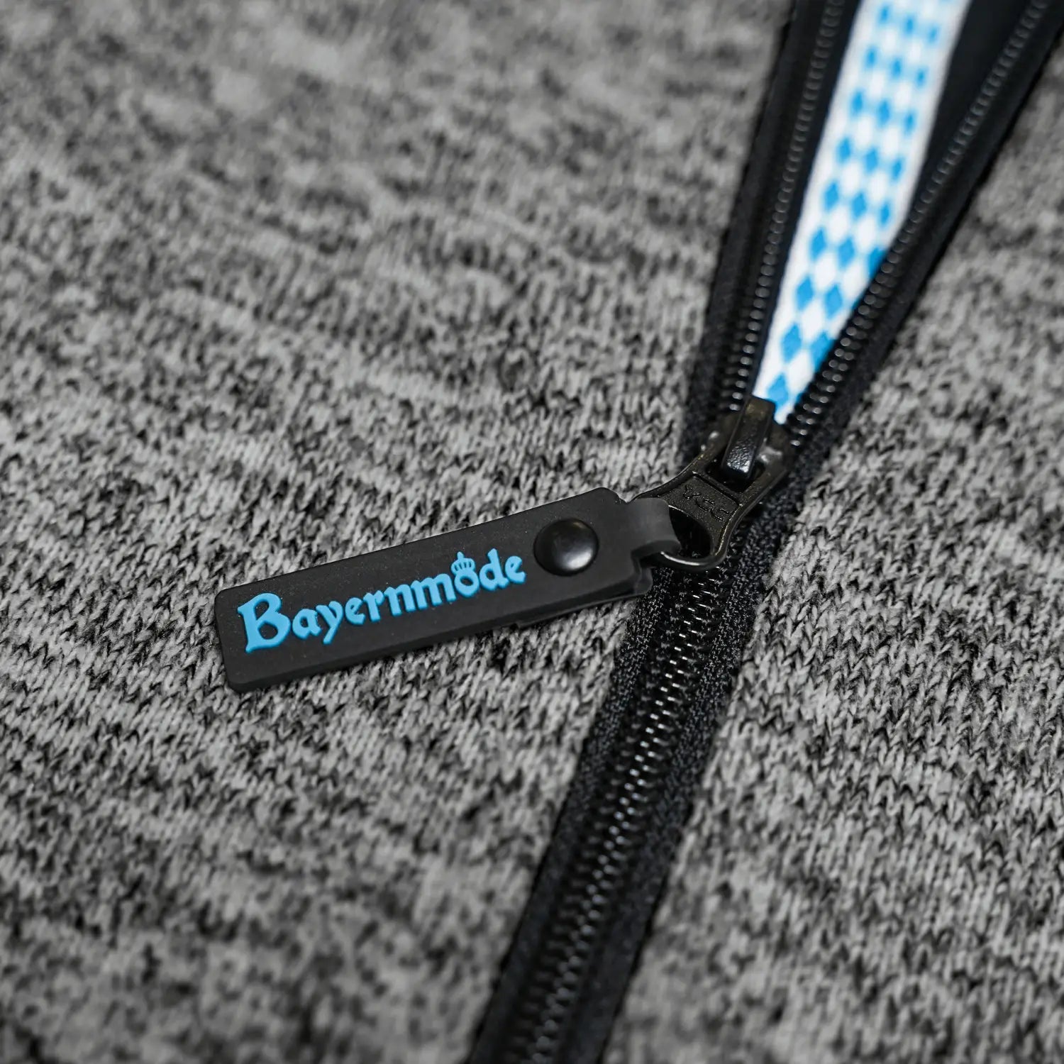 Bayernmode Reissverschluss#Farbe_Dunkelgrau