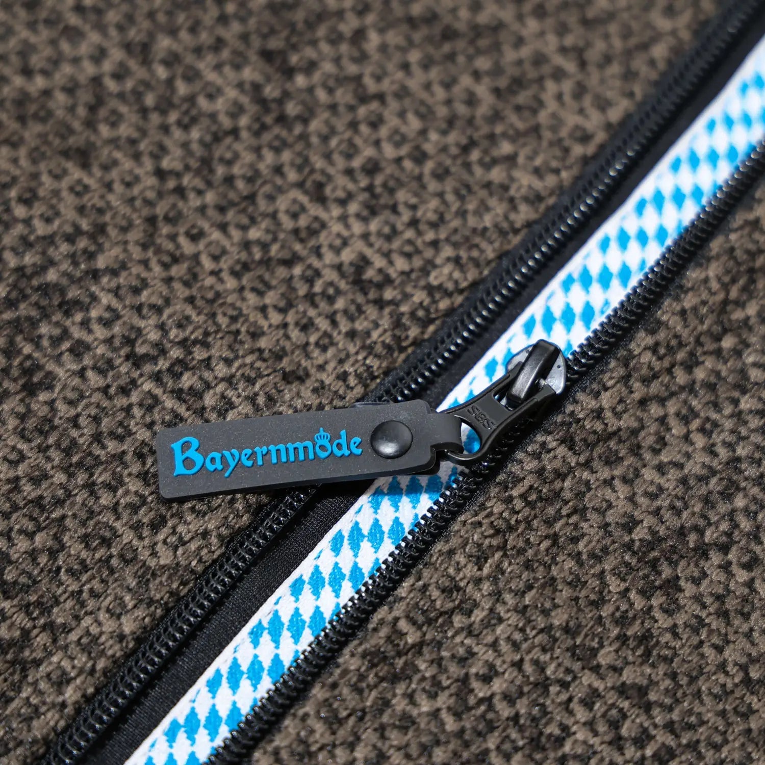 Bayernmode Reißverschluss #Farbe_Dunkelbraun-Strick